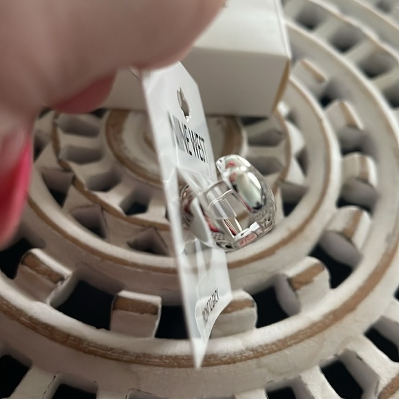 🌿 NINE WEST Silver Heart Huggie Earrings NWT - Picture 2 of 3